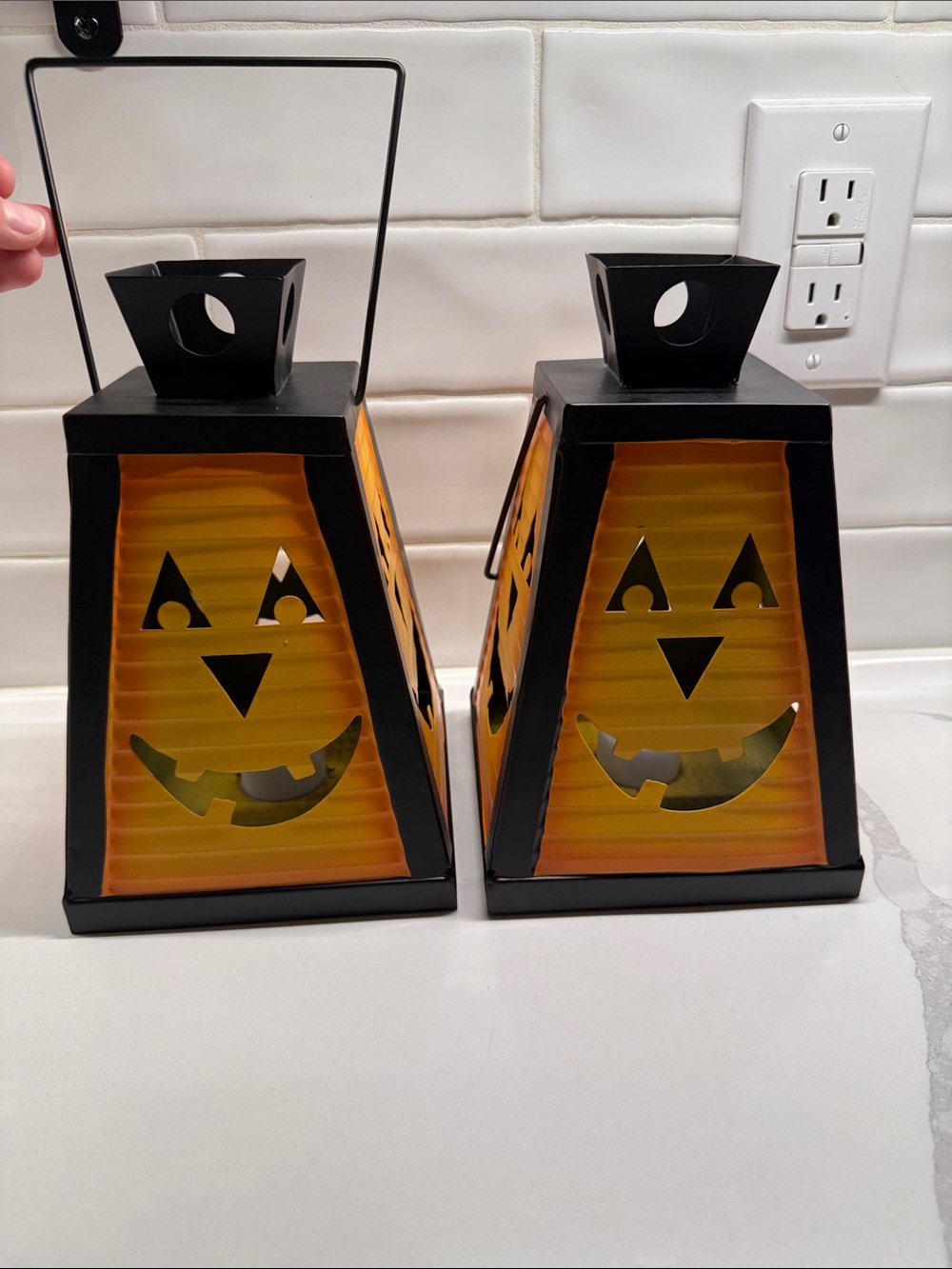 Black & Orange Jack-O'-Lantern Metal Lantern Set - Halloween Home Accent (2)